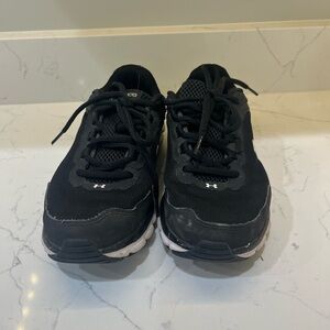 Black Under Armour Tennis Shoes